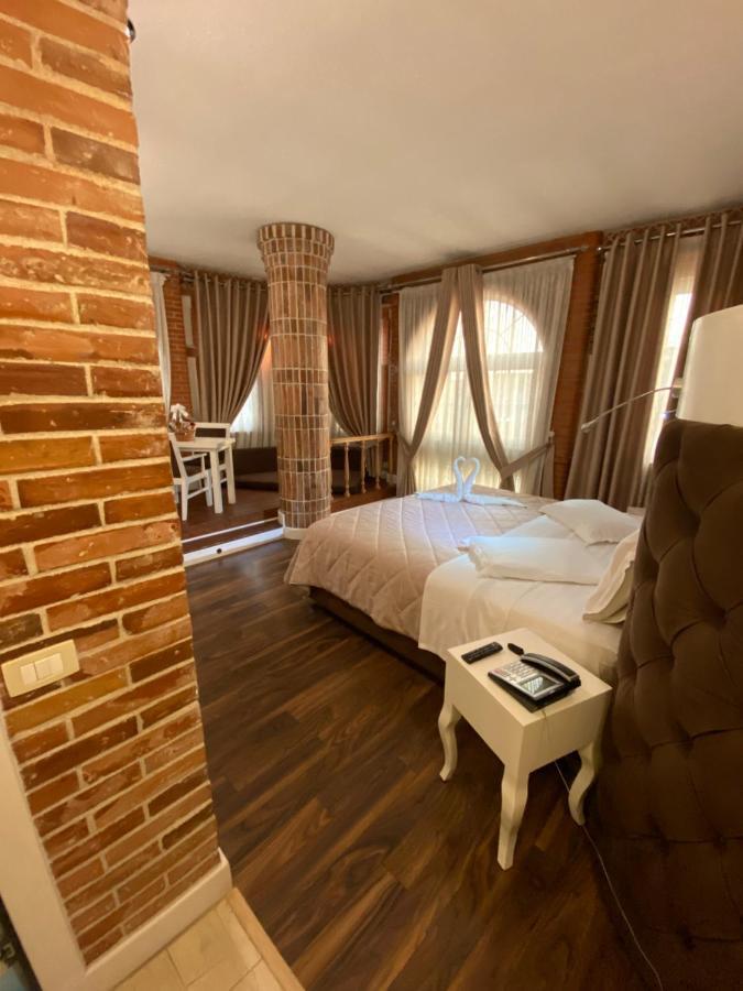 The Red Bricks Hotel Shkodra Kültér fotó